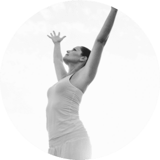 peaceful-woman-stretching-arms-towards-sky-2 https://xn--policlnicaveca-5lb.es/wp-content/uploads/2026/03/peaceful-woman-stretching-arms-towards-sky-2-320x320.png